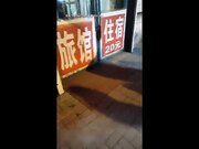 路边小旅馆嫖娼偷拍可爱的丸子头少妇