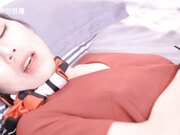 逗逼剧情猥琐盗贼潜入航空小姐的公寓看到她道具自慰忍不住强行绑起来肏她