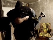 【奇幻猎奇】三美女户外春游被蒙面性狂人挨个抓住暴力虐操