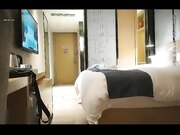 上腿模特小姐姐出来兼职被我拉到沙发上狂干