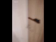 维修工检查空调女主没穿内裤露出维修工淫欲爆发捆绑狗仔式双插啪啪