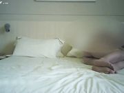 风满少妇穿上性感网袜被干爽了 趴在床上一动不动