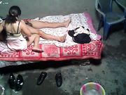 极品眼镜男半夜邀约有妇之夫家中舔逼 超灵活的舌功让小少妇忘乎所以 淫水流满床