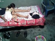 极品眼镜男半夜邀约有妇之夫家中舔逼 超灵活的舌功让小少妇忘乎所以 淫水流满床