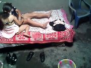 极品眼镜男半夜邀约有妇之夫家中舔逼 超灵活的舌功让小少妇忘乎所以 淫水流满床