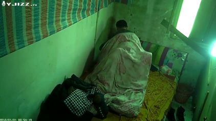 年轻妹子被大叔骗到宾馆大力强干