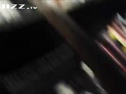 公共场所偷拍美女裙底 各种风光无限好