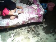 专接中老年嫖客的小胖妹似乎很享受被操过程