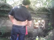 野鸡到山上和嫖客站着打野战被游客偷拍 真刺激