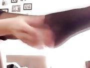 外表清纯的文体委员没想到还有这么骚的一面 脱下校服里面穿的竟是情趣小内衣