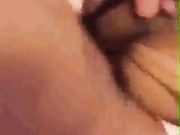 白嫩空姐3P前先把自己摸湿 然后两根大屌轮流骑