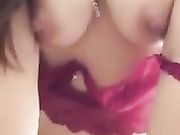 极品年轻素人打炮之前还要自己找一下G点 最后自拍操逼还要求打灯光拍清楚