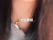 某APP直播平台大奶子露脸美女主播睡床上2小时40分放福利 极品馒头逼感觉好紧