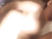 粗暴的男主人又要开操了 关在笼子里的小狗貌似很不愿意在用不停叫声干扰