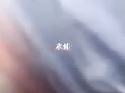 极品高颜值骚货车里就要给我舔鸡巴 外面人来人往真刺激