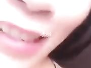 极品高颜值骚货车里就要给我舔鸡巴 外面人来人往真刺激