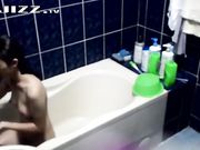 女友的闺蜜来借宿假借上厕所偷偷调试好针孔摄像头偷拍她洗澡 奶子大身材好 极品!