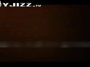 夫妻和单男酒店P操逼 骚逼被掰开大腿轮流猛插 淫水四溢