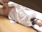 性欲来袭 寂寞的妹子疯狂自慰来发泄 淫水流了一地都不知道