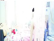 刚结婚一周的小少妇家中激情直播 外表清纯内心无比淫荡勾引粉丝们疯狂刷礼物