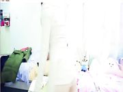 刚结婚一周的小少妇家中激情直播 外表清纯内心无比淫荡勾引粉丝们疯狂刷礼物