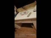 周末出来兼职的大学生先聊了会价格再开始干