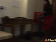 高颜值性感陪酒美女床战异国大屌猛男 逼毛稀疏 身材匀称 边操边自拍