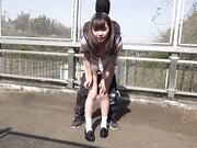 富二代周末驱车约个19岁高颜值学生妹水手制服高速公路天桥上大战内射