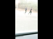 无毛白虎逼嫩妹子跟男人开车去荒郊野外车震内射