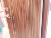 颜值高奶子大性感女房仲跳蛋遗留房间被客人发现然后色诱他各种体位啪啪啪