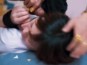 国产AV巨献-男子赌博欠债 女友肉体偿还 被迫沦为玩物 内射美鲍