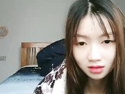 帅小伙跟00后小嫩妹女友，出租屋内玩跳蛋，鲍鱼菊花一起玩弄