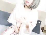 可愛女孩一左一右享受兩條硬貨