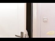 『欠债还性』清纯小女友惨遭男友迷晕，送给债主大鸡巴狂插