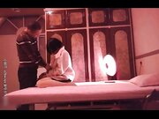 先搞按摩店老板娘热身，丰满熟女操起来有感觉