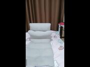 网红美女【宅男榨汁鸡】邀请邻居闷骚大叔到家做客勾引啪啪