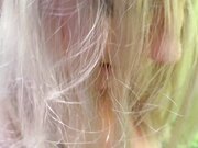 婊子 Eva Elfie 挨肏后，穿着装满精液的内裤逛公园