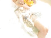 色魔摄影师约漂亮美女模特私拍 趁模特洗澡摸摸鲍鱼