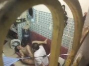 窗外偷窥工友强子哥和他媳妇啪啪这骚货还真臭美干着还照镜子