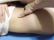 大长腿翘臀大波美女约见微信好友吃饭时被下了料带到宾馆扒光想怎么玩就怎么玩